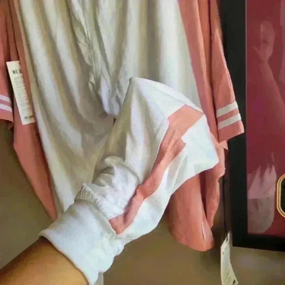 Brand New THE LAUNDRY ROOM Women's Set T shirt/Pants Size XS Pink White ROSÉ - Picture 9 of 12